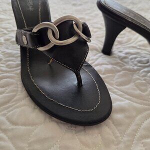 Nickels Loft black mule thong sandal with silver chain buckle size 8M